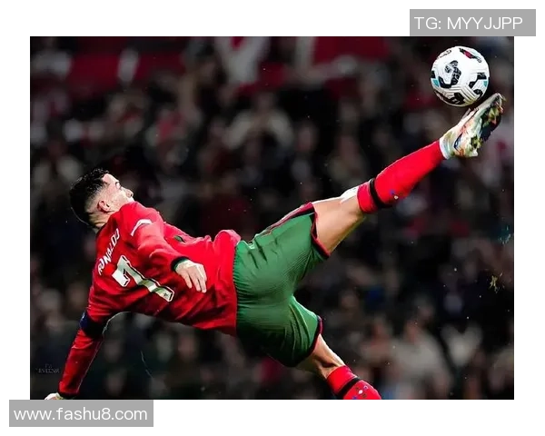 十位足球明星的传奇故事与辉煌成就盘点